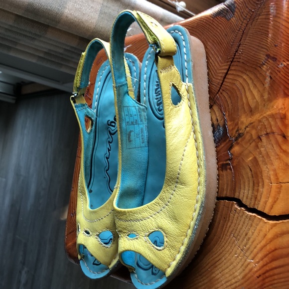 Groundhog sandals, yellow - Picture 2 of 4